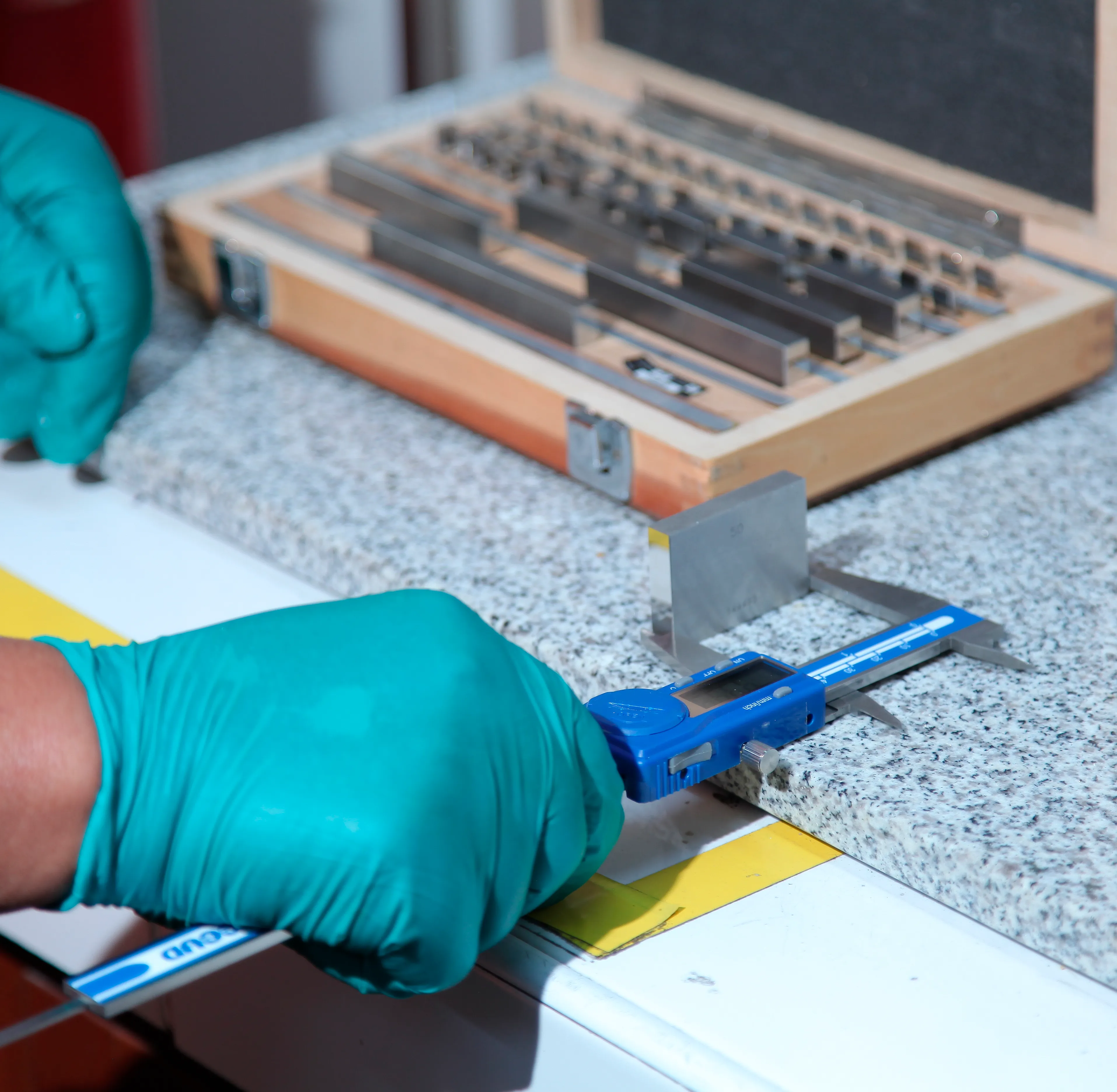 Equipo completo de CYAM S.R.L.